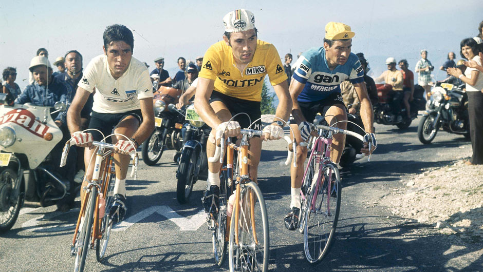 Ciclismo épico, legendario: Bartali, Coppi, Anquetil, Bahamontes, Gaul, Gimondi, Merckx... Eddy-mercks-02-tour-de-francia-1972-subiendo-el-mont-ventoux-acompac3b1ado-de-luis-ocac3b1a-y-poulidor